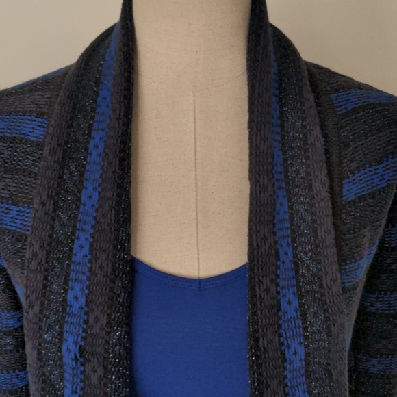 Cache Sweater - Picture 2 of 9